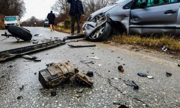 Serio incidente obilio, 5 persone ferite