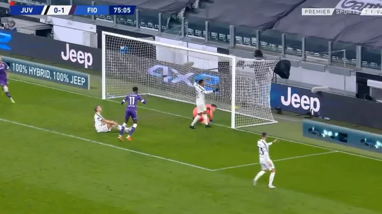 Juventus est malheureux : vous jouez avec moins de joueurs, et vous tirez sur un autoglogue.