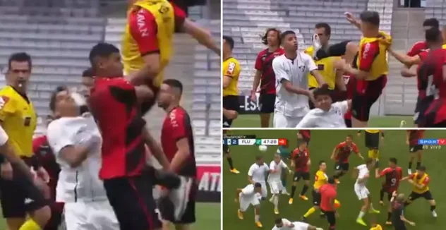 C'est absolument terrible, les joueurs battent brutalement sur le terrain