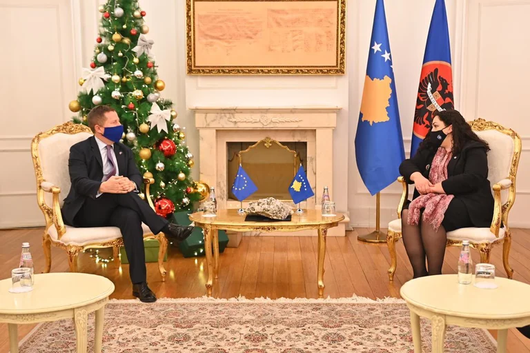 EU chief in Kosovo repeats Vjosa Osmani's words: 2021 budget to be adopted soon