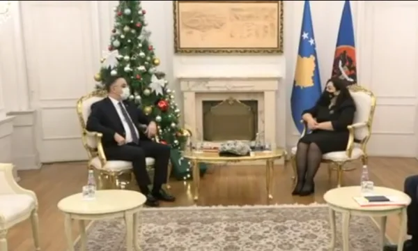 Vjosa Osmans Treffen mit Tahiris Treue beginnt