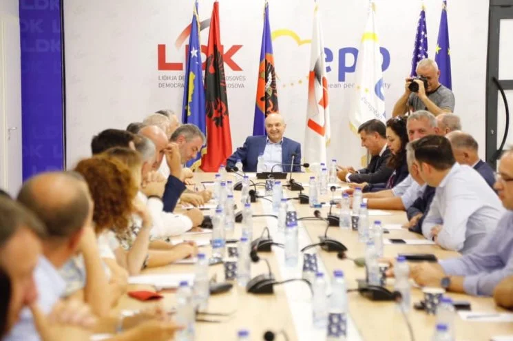 Zhvillimet e fundit: LDK mbledh Kryesinë