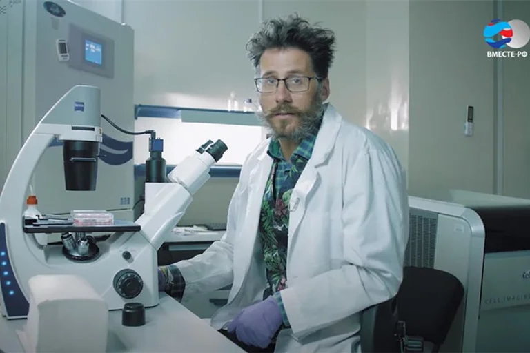 It falls from the 14th floor of the Russian scientist who worked on the discovery of an anti vaccine. - CO VID