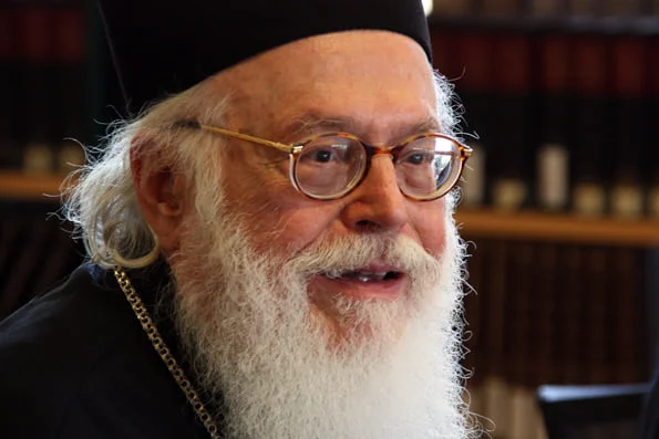spotter COVIDD-19: Archbishop Anastas returns to Albania, expected by believers