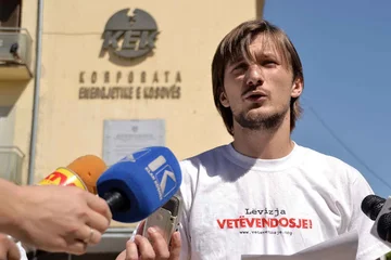 L'ancien activiste VV montre la rencontre de Kurt : Voici le nouveau membre qui a sauté par la fenêtre