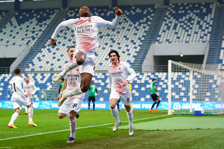 Continues Milan's glühend bei Serie A, gewinnt nächsten