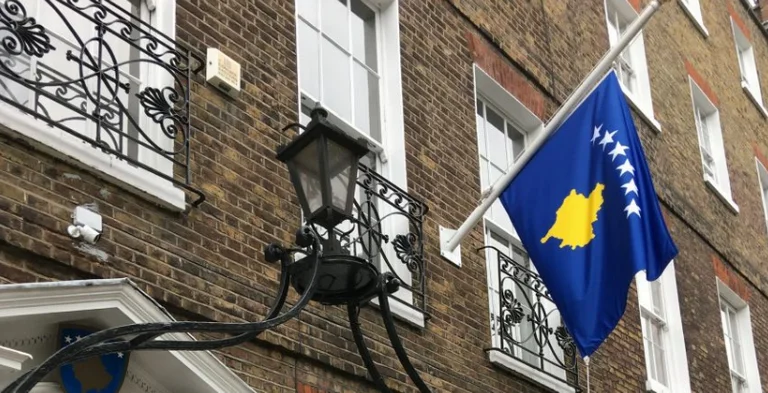 Botschaft von Kosovo in Österreich: Reisende werden in Quarantäne einreichen