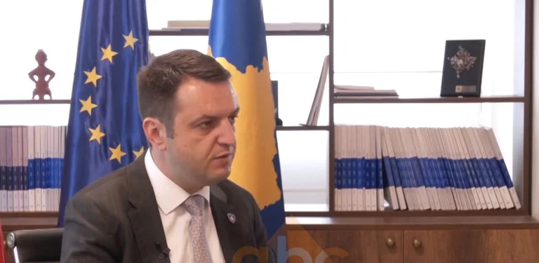 Ministri i AAK-së i përgjigjet Hazirit për emrin e presidentit
