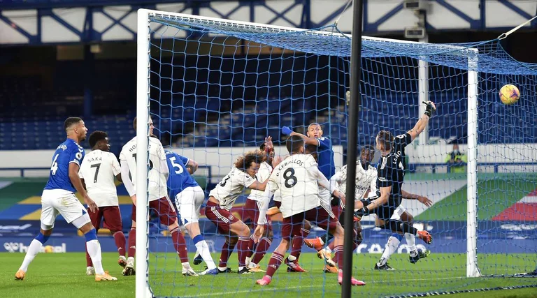 La crisis arsenal continúa, abrumada por Everton