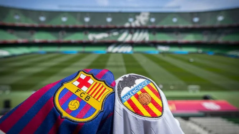 Barcelona-Valencia: These are official formations.