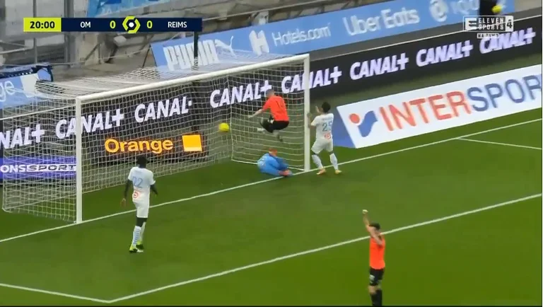 Arber Zenel forces the opponent to mark the autogogue