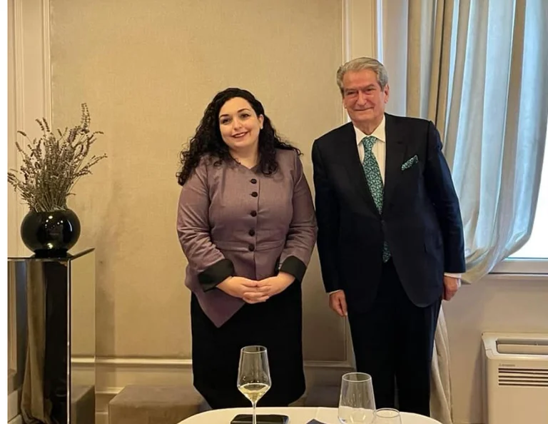 Vjosa Osmani annegato a Vyosa!