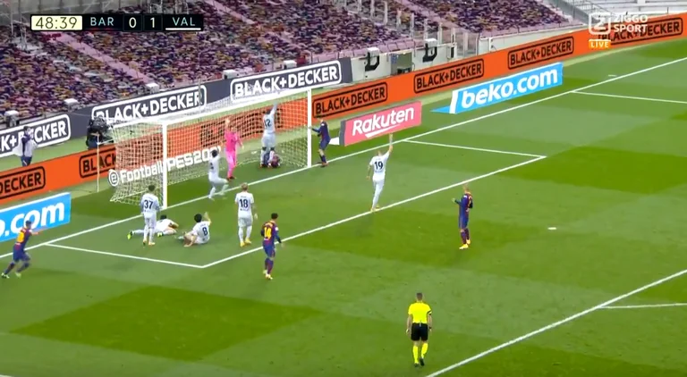 Barcelona equates with the last breath of the first half, Messy miss penalty but quickly improves it