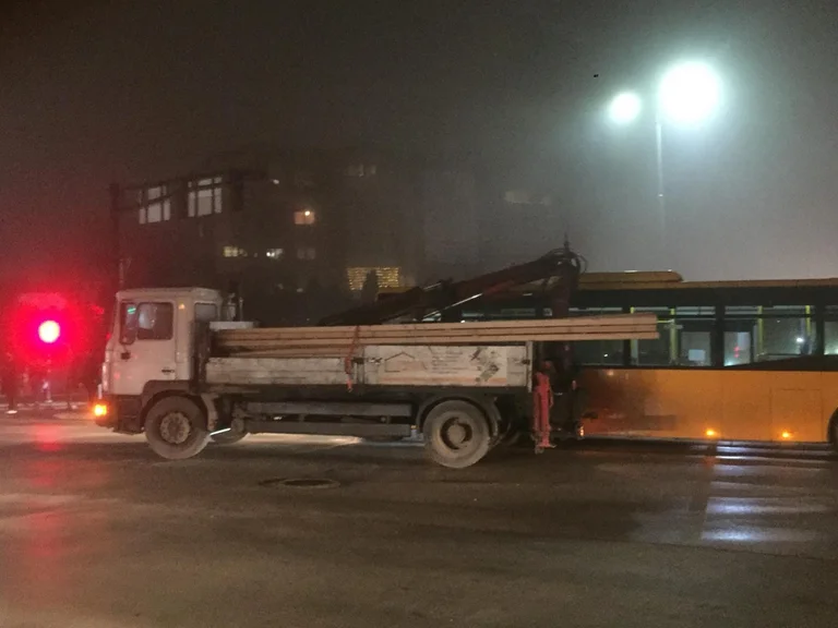Urban Traffic Bus Unfall in einem Truck