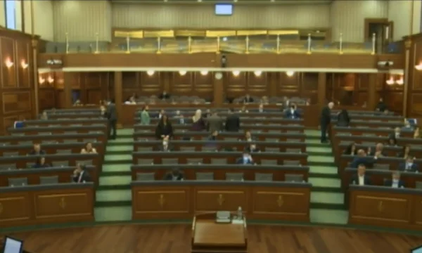 Dopo aver posto un ultimatum sul governo, Lista serba boicotta le udienze