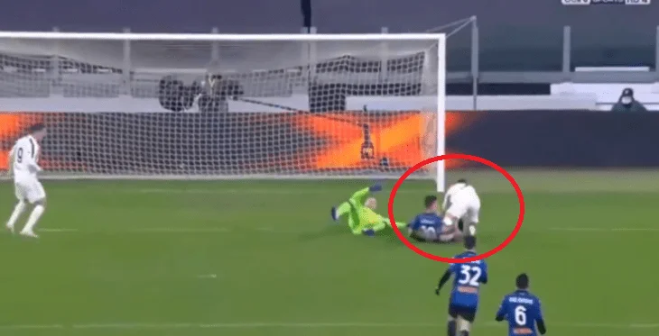 Le gymnaste montre encore une fois ses valeurs : C'est là que Ronaldo lui a refusé un but sûr.