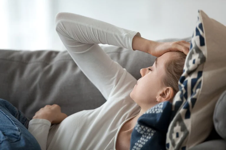 10% delle persone infettate da Covid hanno sintomi che durano per tre mesi e più a lungo