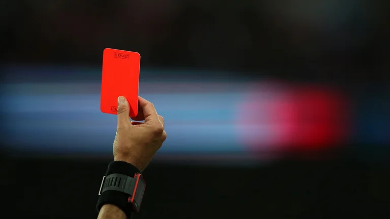 France Football proclama il miglior giudice della storia del calcio e non sorprende