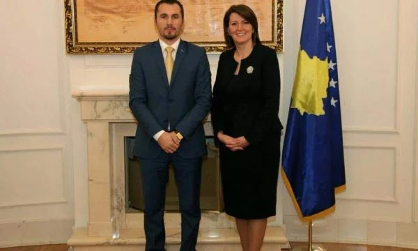 Gashi PDK: Vjosa Osmani bleibt im Schatten des ehemaligen Präsidenten Jahjaga