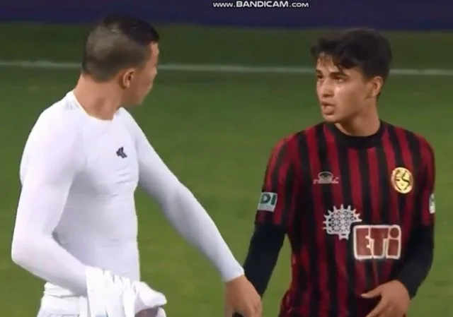Club money: Football player refuses to change fanulate with opponent