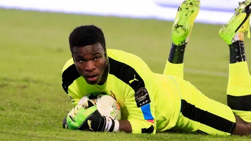 Le gardien de but africain tient des vacances en période de pandémie, expulsé du club