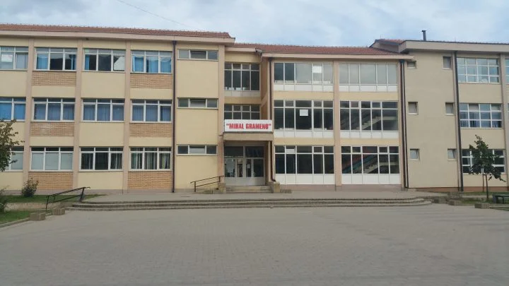 Hay un estudiante de 13 años en la escuela.