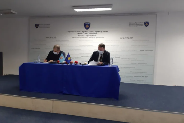 Abrashi, Ahmeti Zeichenkurs in Pristina