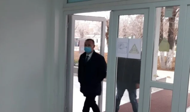 Technical workers on strike, Zemaj and Krasniqi at meeting with SPSPK