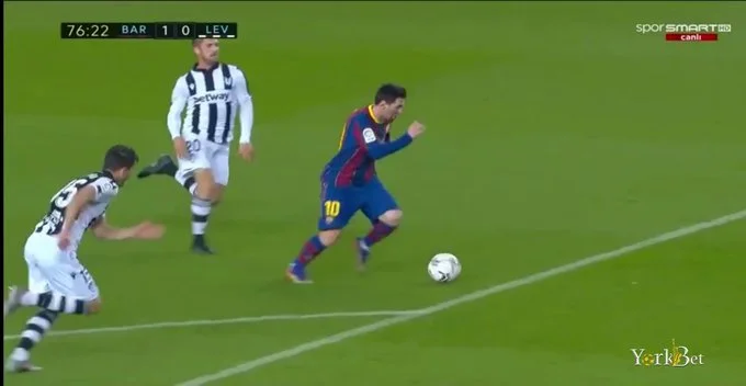 Avec des objectifs brillants, il donne à Barcelone trois points