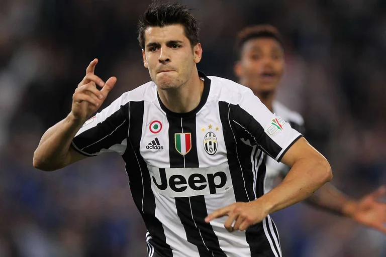 Official formations: Genoa Juventus