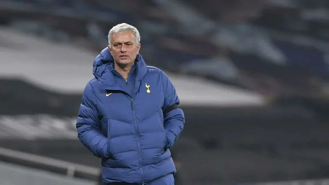 Tottenham stops by draw from Crystal Palace, risks first position