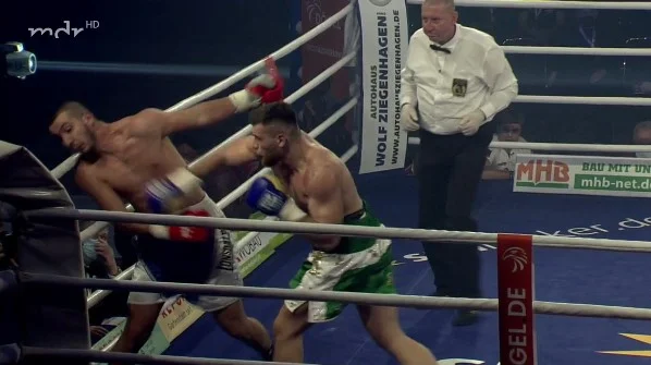 Mechi vue où le champion albanais panique serbe avec coups brutaux et gagne match