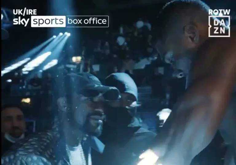 El momento en que Joshua va a conocer la leyenda del boxeo Mayweather después del triunfo contra Pulev