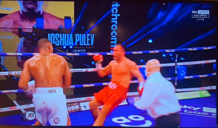 Il momento in cui Giosuè esplode assolutamente con colpi brutali e bussi Pulev