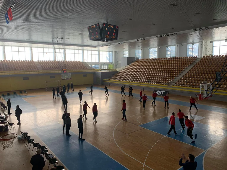 La fraternité continue avec la victoire : après avoir vaincu Pristina, elle triomphe même contre Peja