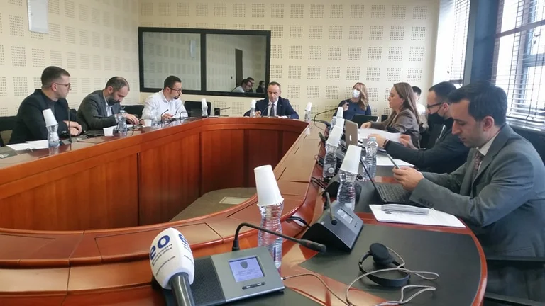 VV-Deputies attackieren ihren Kritiker: Kommission gibt Liste der Mitglieder der Jurisprudence Testing List zu