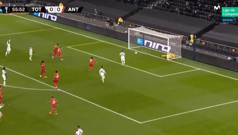 Tottenhami tund Antwerp: Carlos Vinicus shënon pasi Bale godet shtyllën nga 30 metra distancë