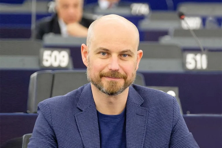 Rapporteur du PE pour la Serbie: Normalisation des relations entre Pristina et Belgrade, condition préalable à l'adhésion à l'UE