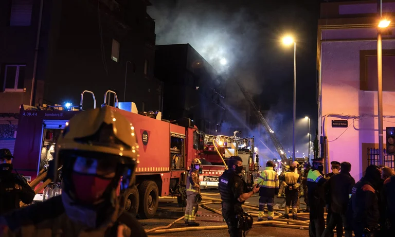Fuoco nel rifugio immigrato a Barcellona: Grande paura per molti morti