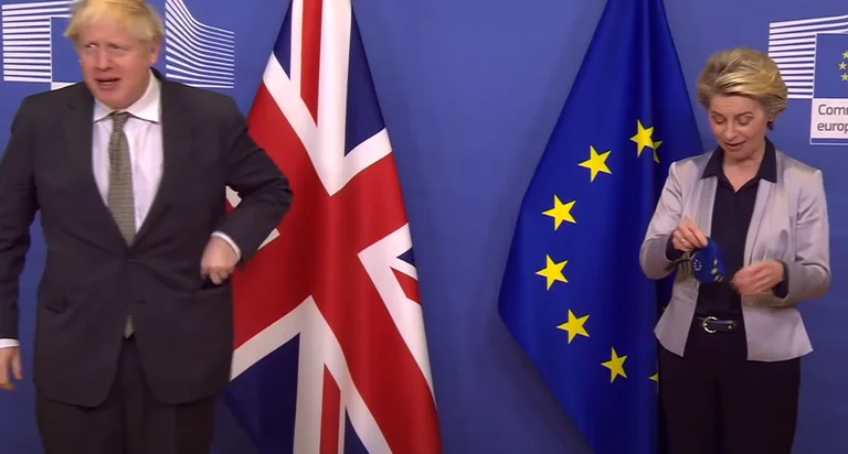 Il primo ministro Johnson ripete le azioni e le parole di Vaughn der Leeyen (Video)