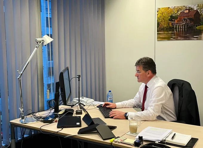 Lajcak pour le dialogue Kosovo-Serbie: attendre pour discuter des réclamations financières, des biens