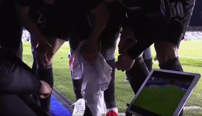 Exciting: Monkeygladbach players watched the end of an iPad Inter match