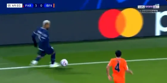 Neymar sta dando lo spettacolo stasera a Basaxehir, segna il terzo gol.