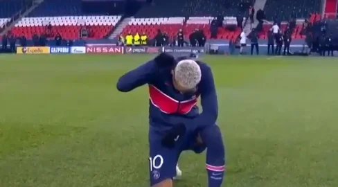 C'est ainsi que l'hymne de la Ligue des Champions a été intoné après le scandale raciste à Paris