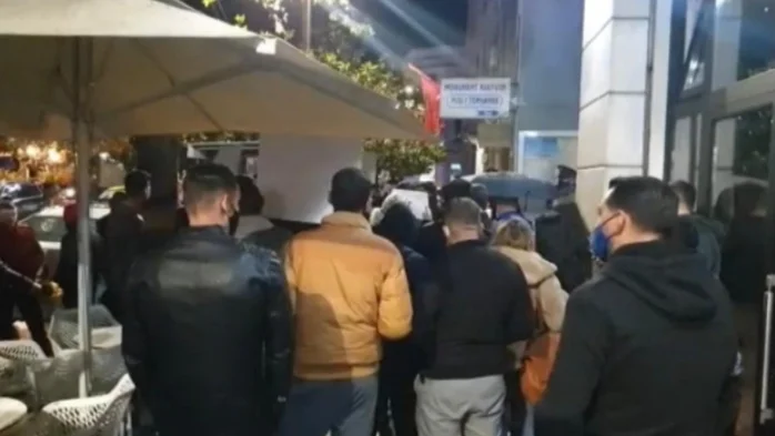 25 anni di omicidio di polizia, protesta a Durres pure