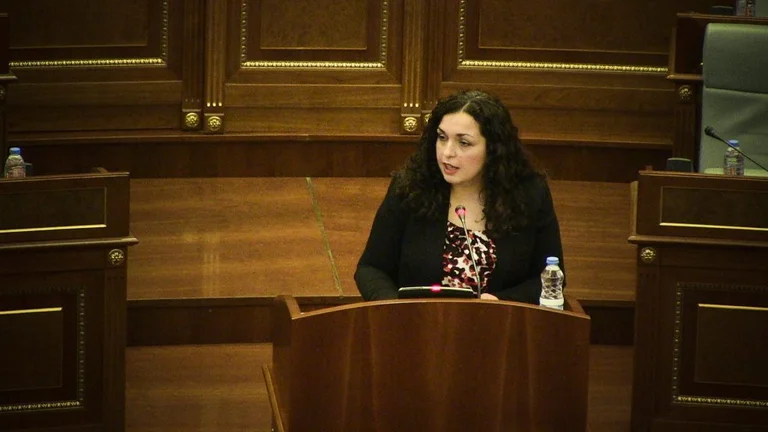 Mediat serbe sulmojnë Hotin me fjalë të Vjosa Osmanit