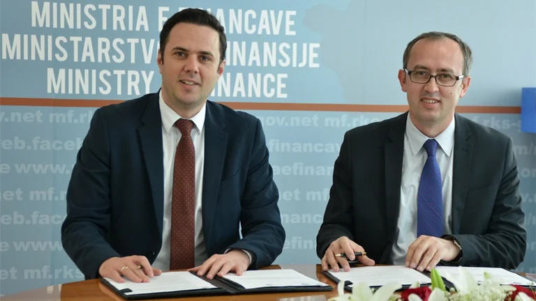 Avdullah Hoti parle de la direction de Lumir Abdixhiku pour le président de Pristina