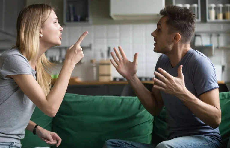 Parole che non si dovrebbe mai dire durante una disputa in una coppia