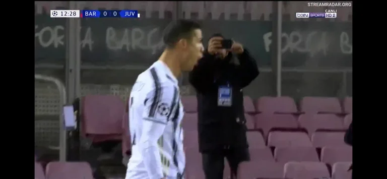 Cristian Ronaldo rerealizes the dream, marks the Barcelona Mess as a Juventus player.