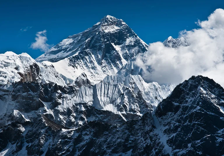 Historical: Nepal and China agree to increase the highest peak in the world, Everest
